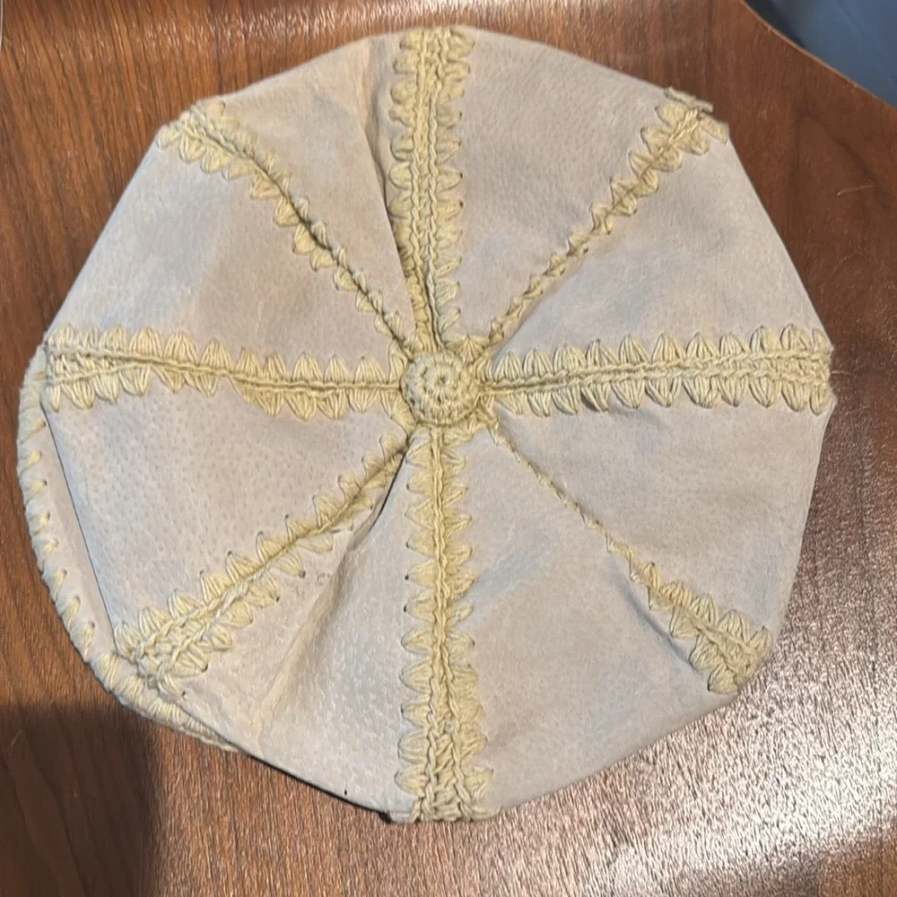 Vintage Beige Suede Leather Crochet Boho Newsboy Hat Cap Baker Boy Style Hat - Picture 3 of 3